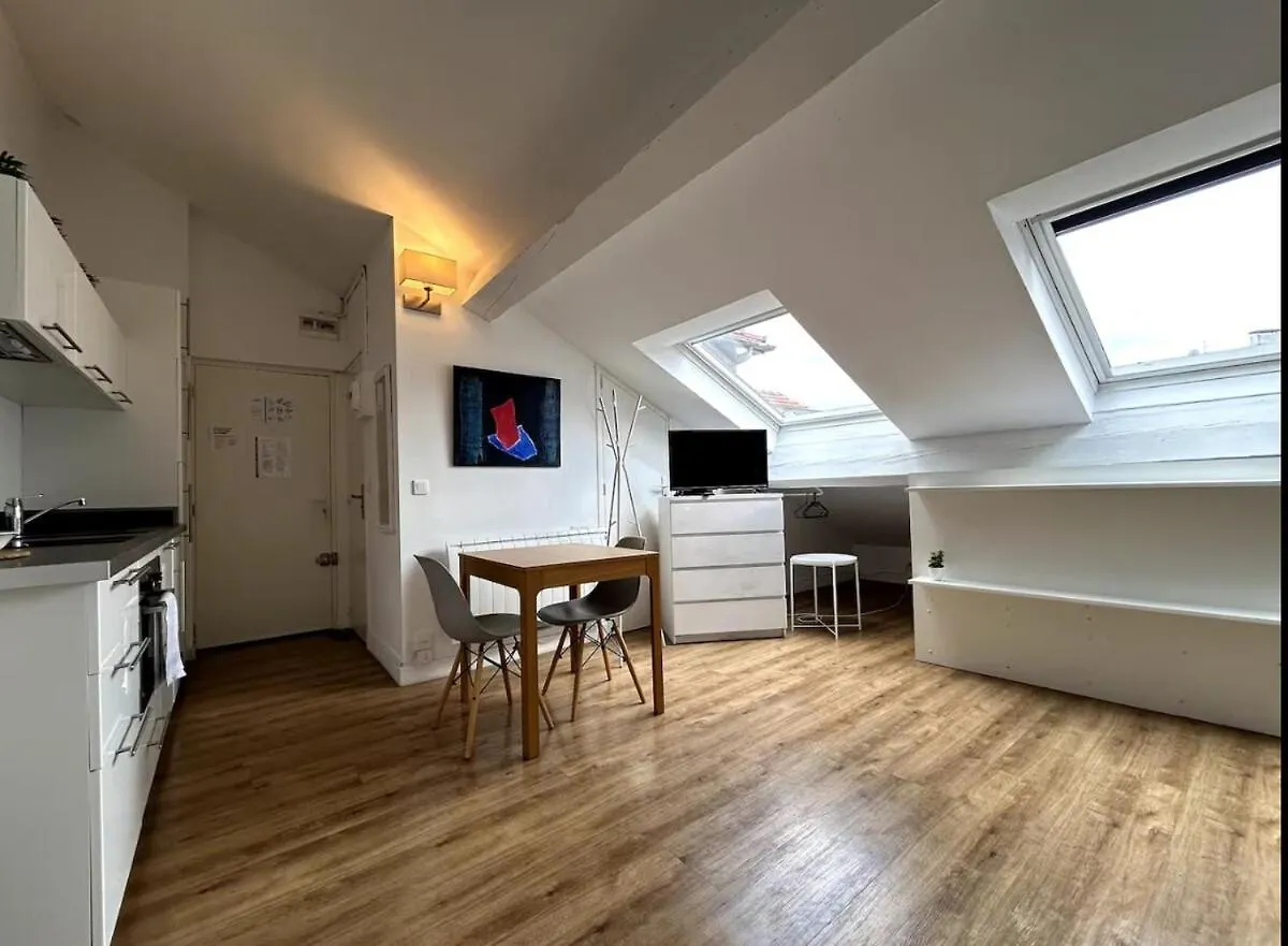Daire Rachais Ci - Lyon 2 - Quiet Comfortable And Bright Studio In Garibaldi Fransa